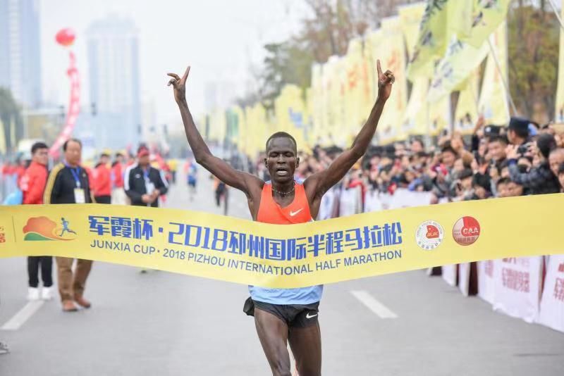 万名跑者集结！2018邳州国际半程马拉松今日开跑