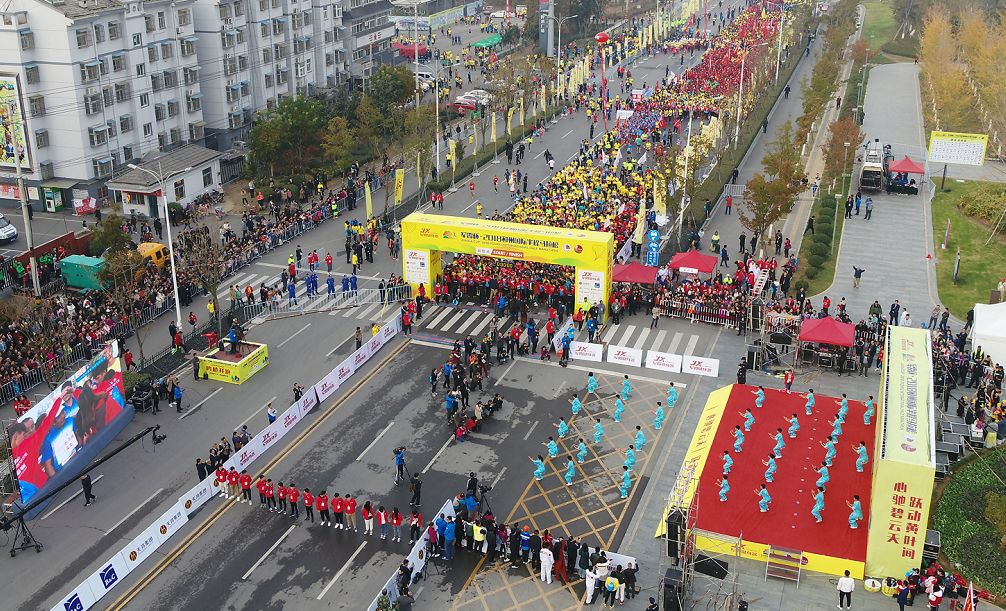 万名跑者集结！2018邳州国际半程马拉松今日开跑